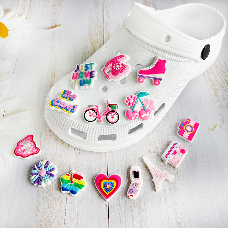 Bandul sepatu pelangi sepeda p - Croc Style Clog ulasan dan harga